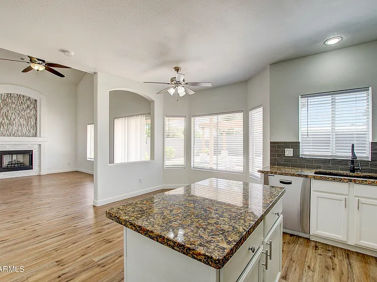 1550 N Sunset Pl — Photo 14