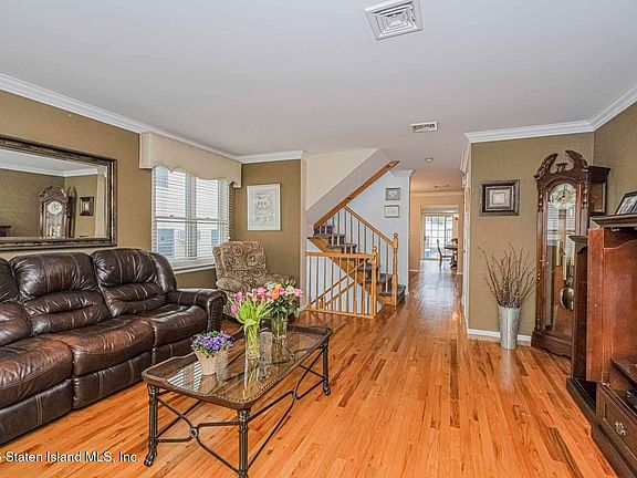 4th image of 250 Brighton St