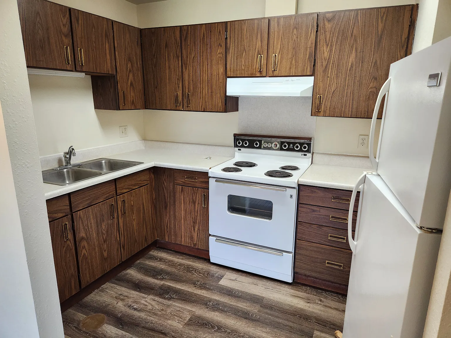 Hillview Apartments — Photo 3