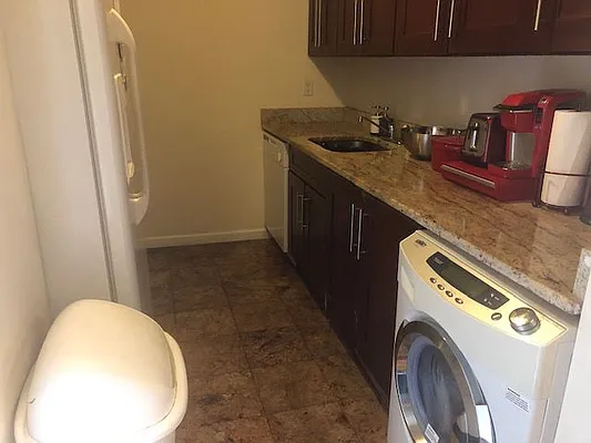 Rented by 18 REALTY | media 2