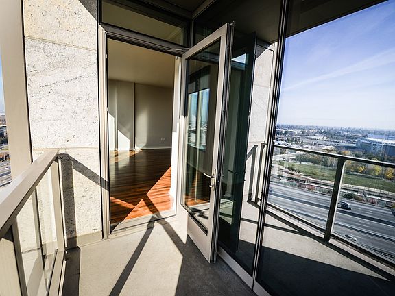 3rd image of 38 N Almaden Blvd Unit 1807