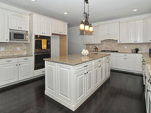 Kitchen offers a serious cook limitless amenities