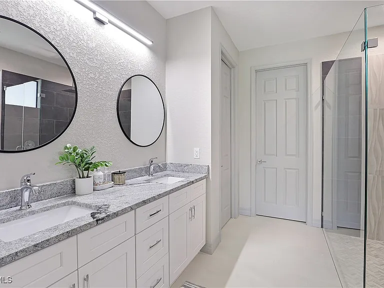 217 NW 36th Ave — Photo 14