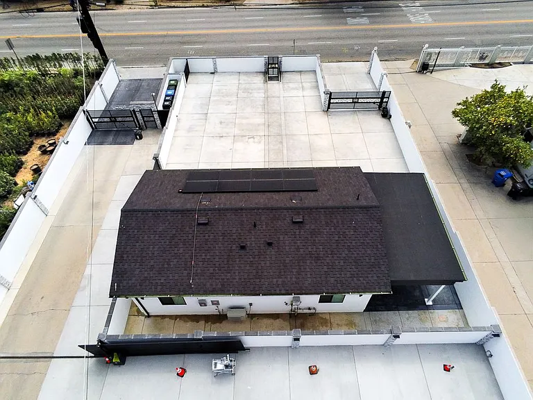 13310 Glenoaks Blvd — Photo 11