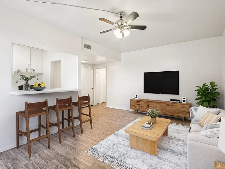 Ellis Midtown — Photo 45