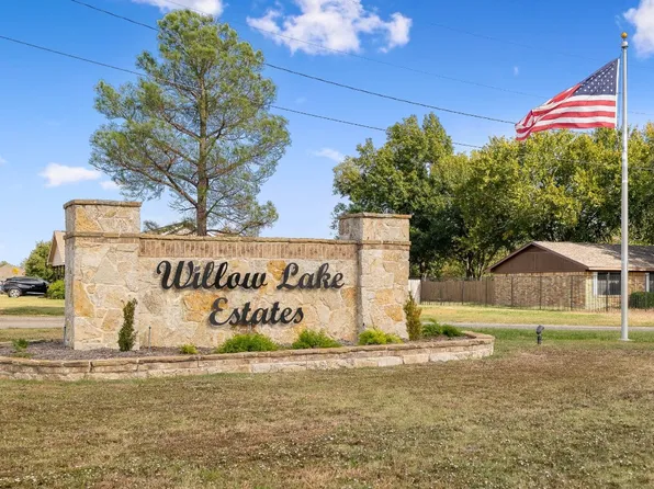 385 Willow Dr, Wills Point, TX 75169