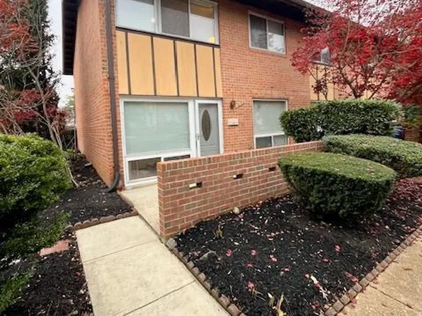 10123 Fair Woods Dr, Fairfax, VA 22030