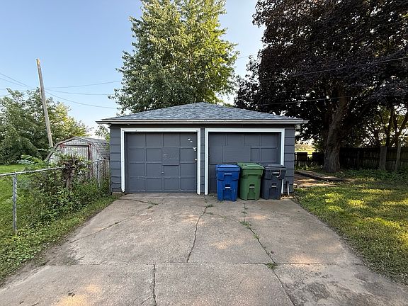 4th image of 1525 27th Ave S