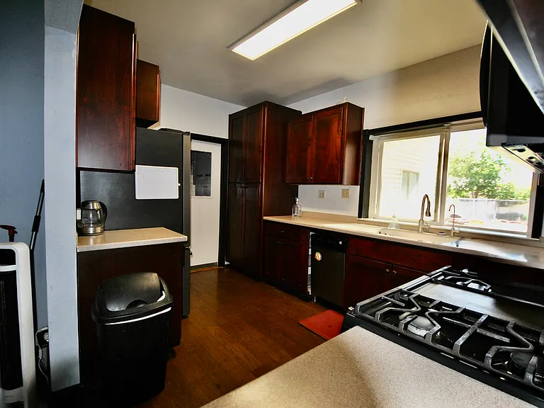 744 NW Claypool St — Photo 5
