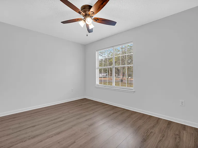 22150 Hill N Dale Dr — Photo 26