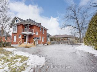 12 Vincent St, Newmarket, ON L3Y 4G2