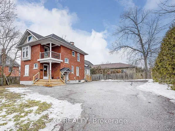 12 Vincent St, Newmarket, ON L3Y 4G2