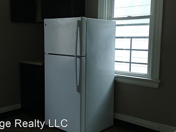 3rd image of 1626 Gilsey Ave #1