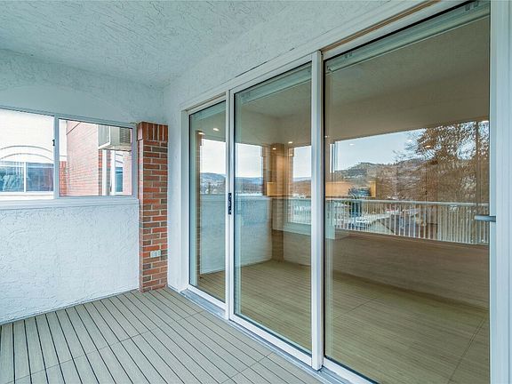 5th image of 878 Bernard Ave #302