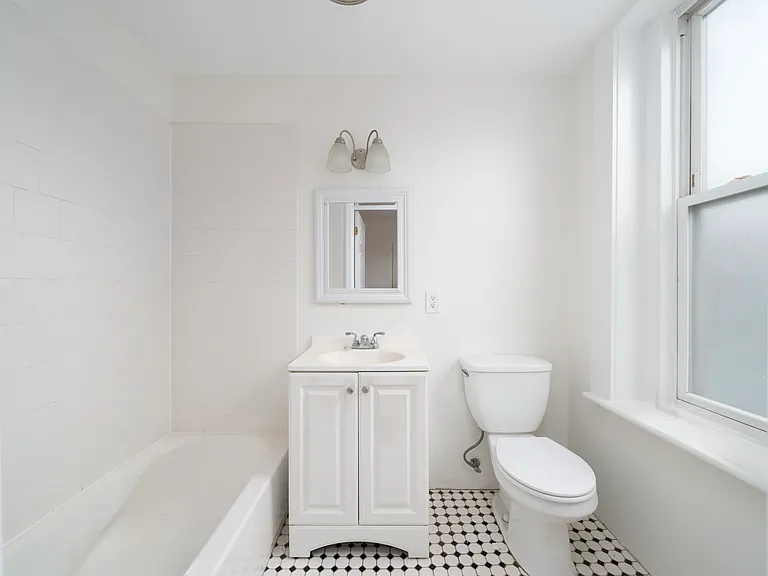 600 Willow Ave #4 — Photo 12