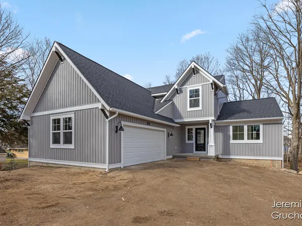 939 Buttrick Ave, Ada, MI 49301