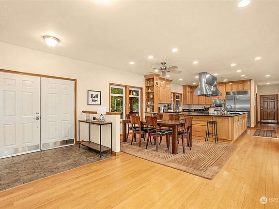 5th image of 16014 70th Avenue NW