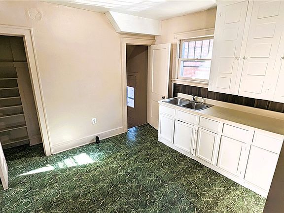 5th image of 514 Storer Ave