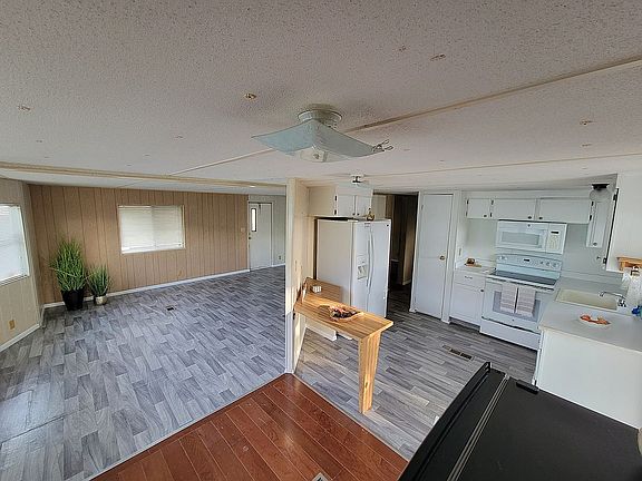 4th image of 2320 Bee Ridge Rd Lot 38A