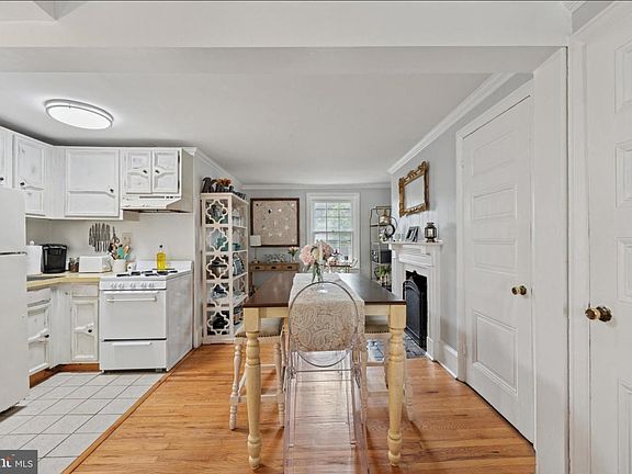 5th image of 328 S Juniper St APT 3F
