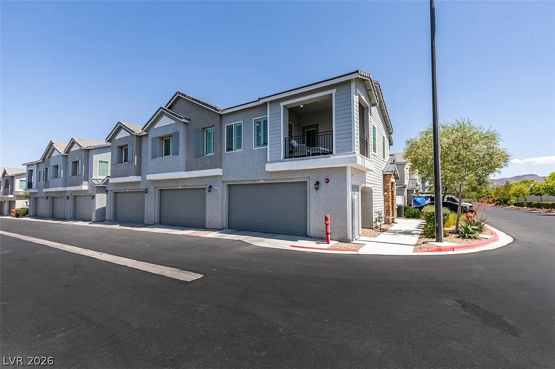 2 bed, 2.0 bath, 1417 sqft, $2,762 — Photo 3