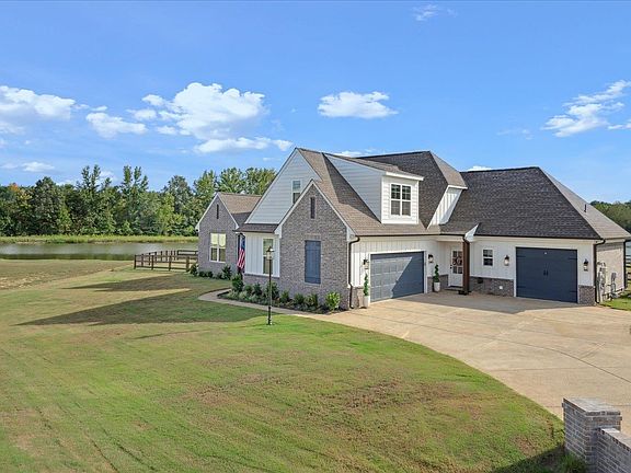 4th image of 290 Burrow Dr