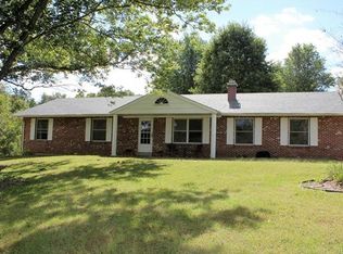 832 Ranch Ln, Villa Ridge, MO 63089