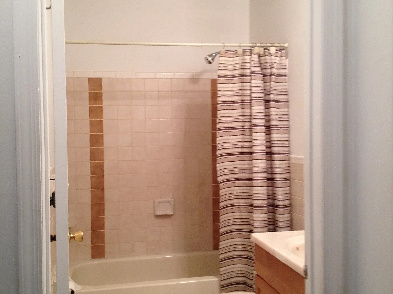1 bed, 950 sqft, $2,000 — Photo 4