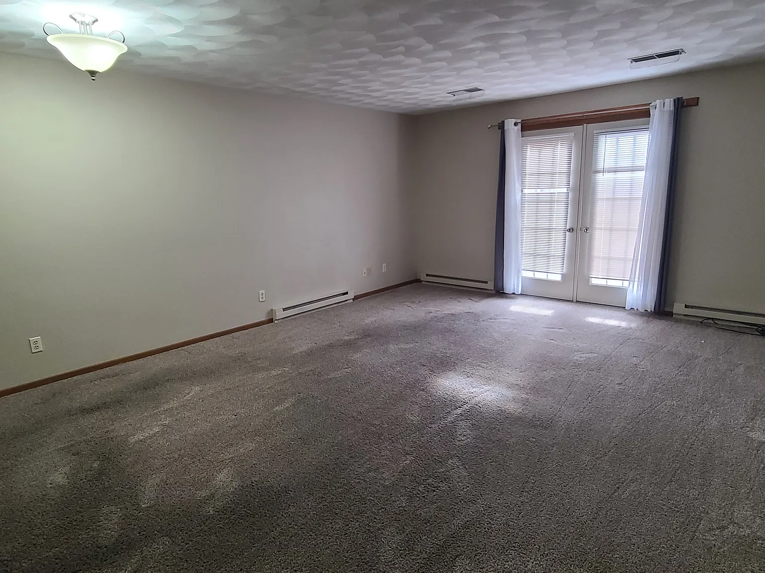 2 bed, 944 sqft, $950 — Photo 2