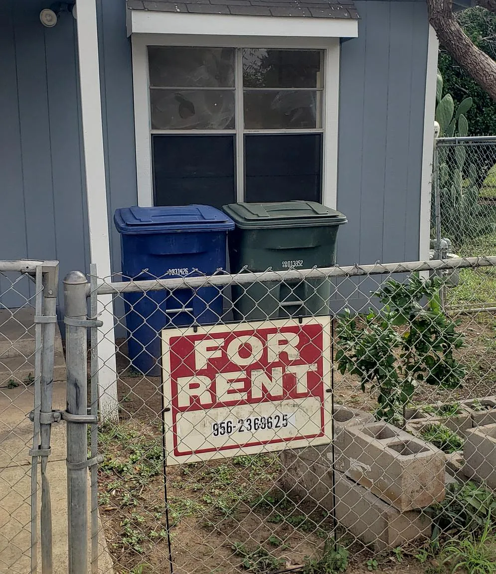 2 bed, $900 — Photo 1