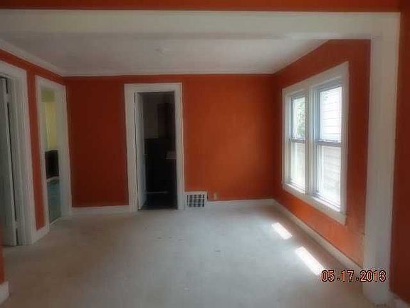 3rd image of 927 2nd St