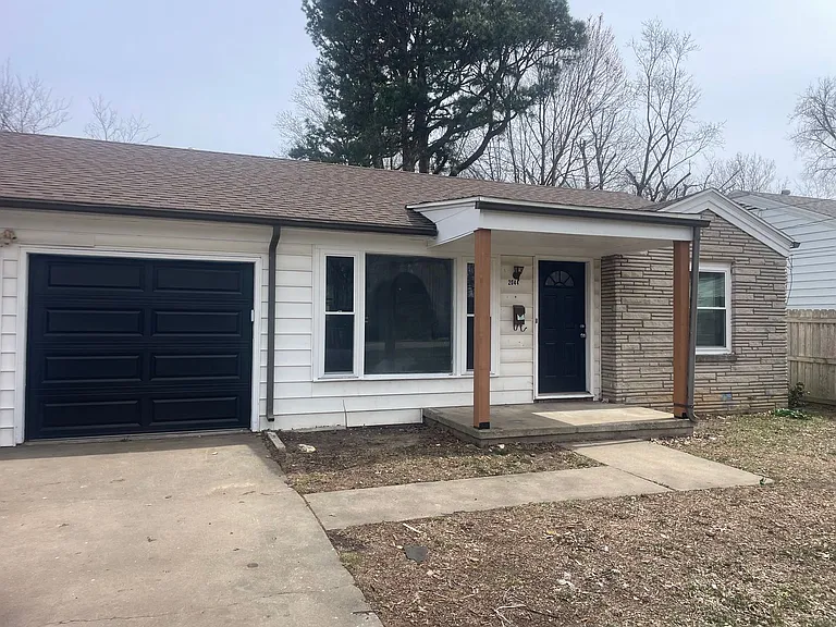 2044 S Hampton Ave — Photo 1