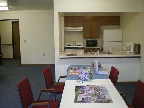 3rd image of 450 Griswold St APT 10