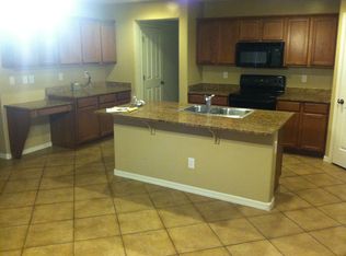 943 W Desert Hills Dr, Queen Creek, AZ 85143