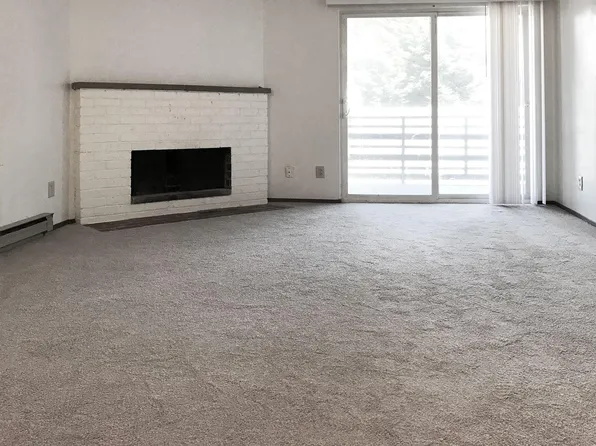 300 NW 80th St APT 7, Seattle, WA 98117