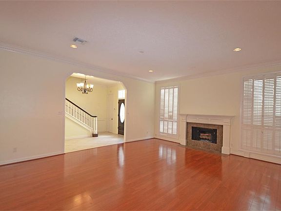 3rd image of 1905 Potomac Dr APT B