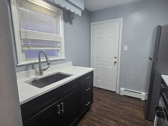 3rd image of 956 E 85th St APT 1S