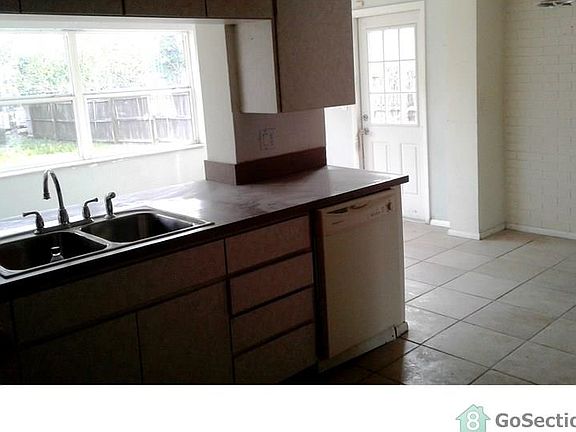3rd image of 7114 Country Club Dr
