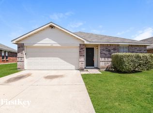 1317 Castle Ridge Rd, Fort Worth, TX 76140