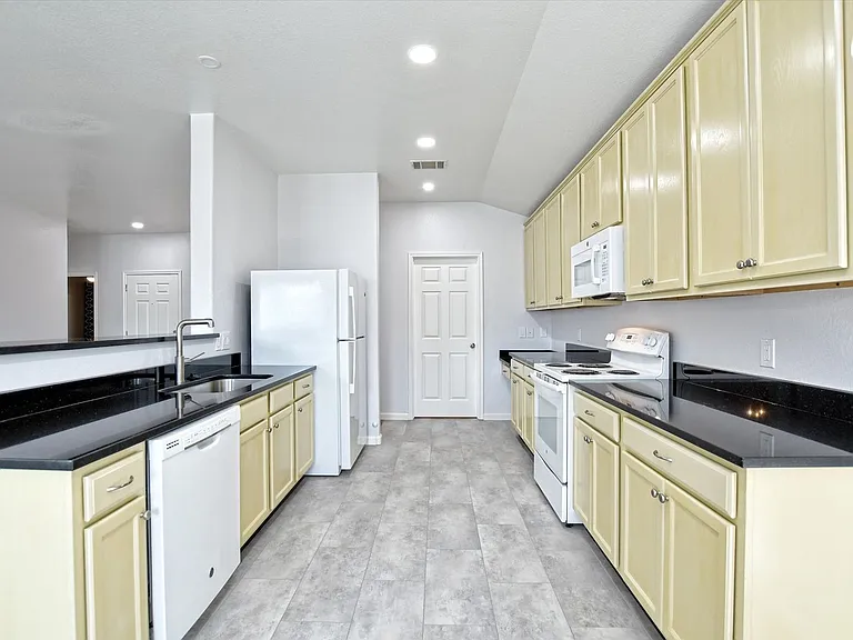 401 Bandera Woods Blvd — Photo 11