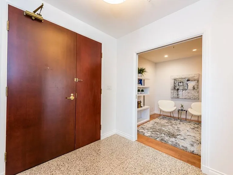 1600 Hornby St #703 — Photo 5