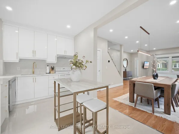 350 Lumsden Ave, Toronto, ON M4C 2L3