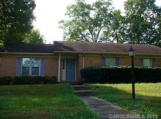 8701 Stonehurst Dr, Charlotte, NC 28214