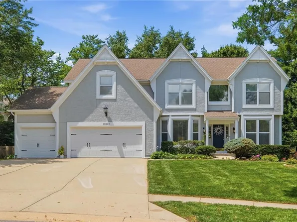 13848 Pembroke Dr, Leawood, KS 66224