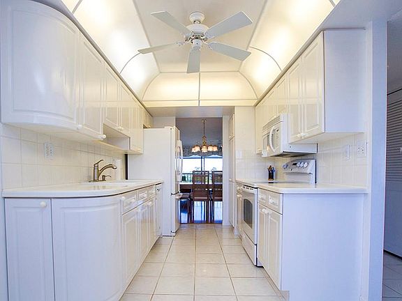 4th image of 2700 Cove Cay Dr Unit 6B