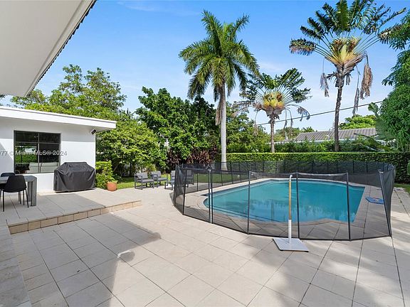 3rd image of 5261 La Gorce Dr