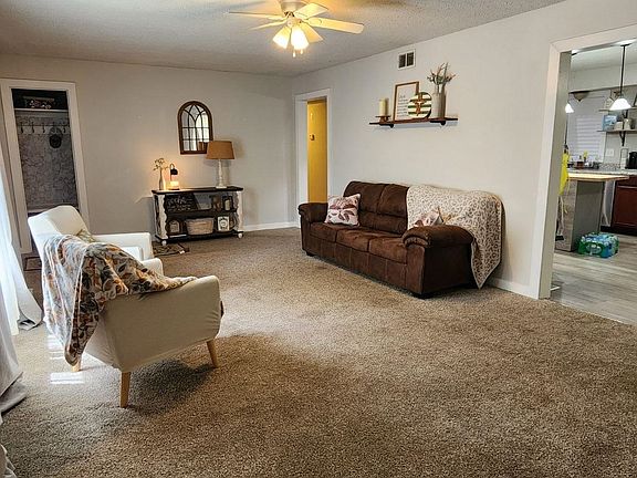 5th image of 501 S Mount Carmel Ave