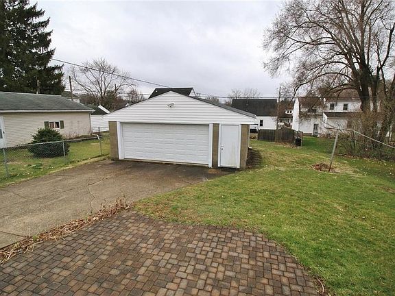 3rd image of 828 Eppley Ave