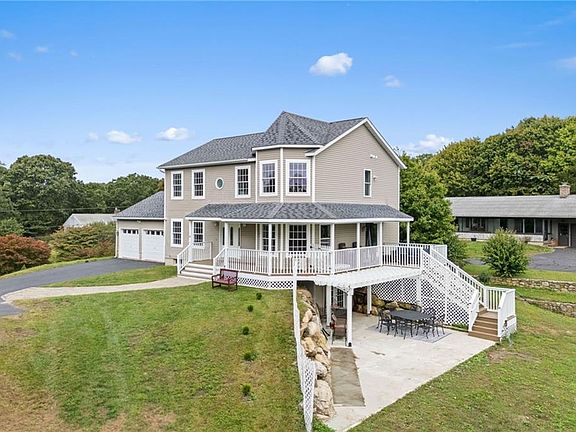 2nd image of 39 Moonlight Dr