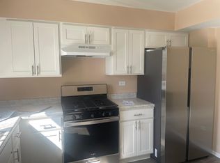 61 Gates St, Crystal Lake, IL 60014